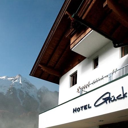 Hotel & Suites Glueck Auf Mayrhofen Bagian luar foto