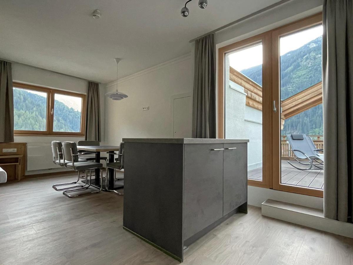 Hotel & Suites Glueck Auf Mayrhofen Bagian luar foto