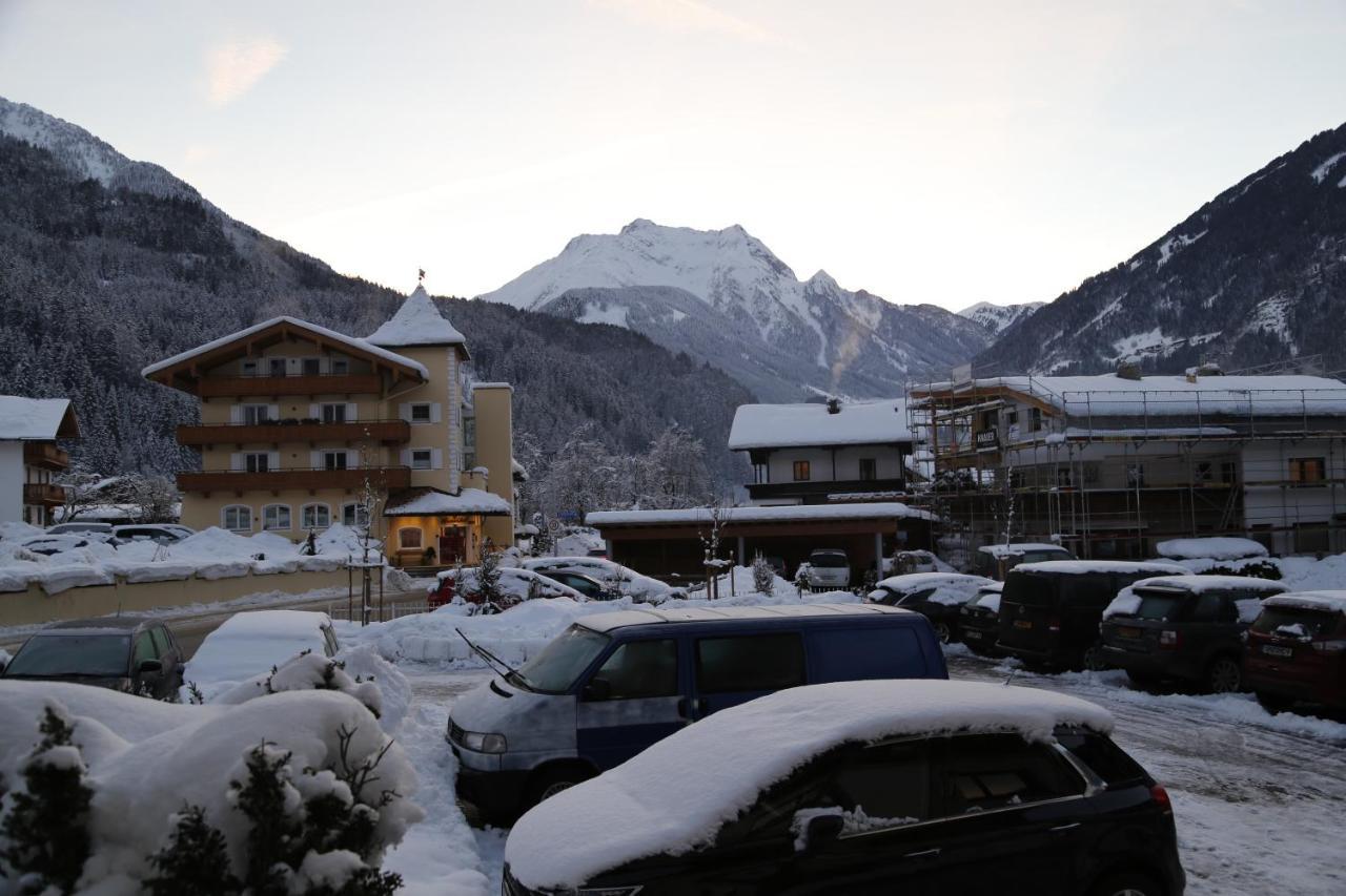 Hotel & Suites Glueck Auf Mayrhofen Bagian luar foto