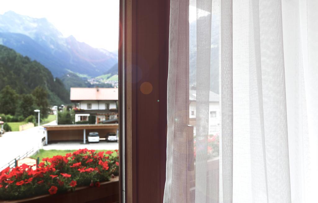 Hotel & Suites Glueck Auf Mayrhofen Bagian luar foto